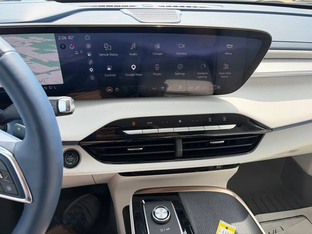 Used 2025 White Frost Tricoat Buick Avenir image 15