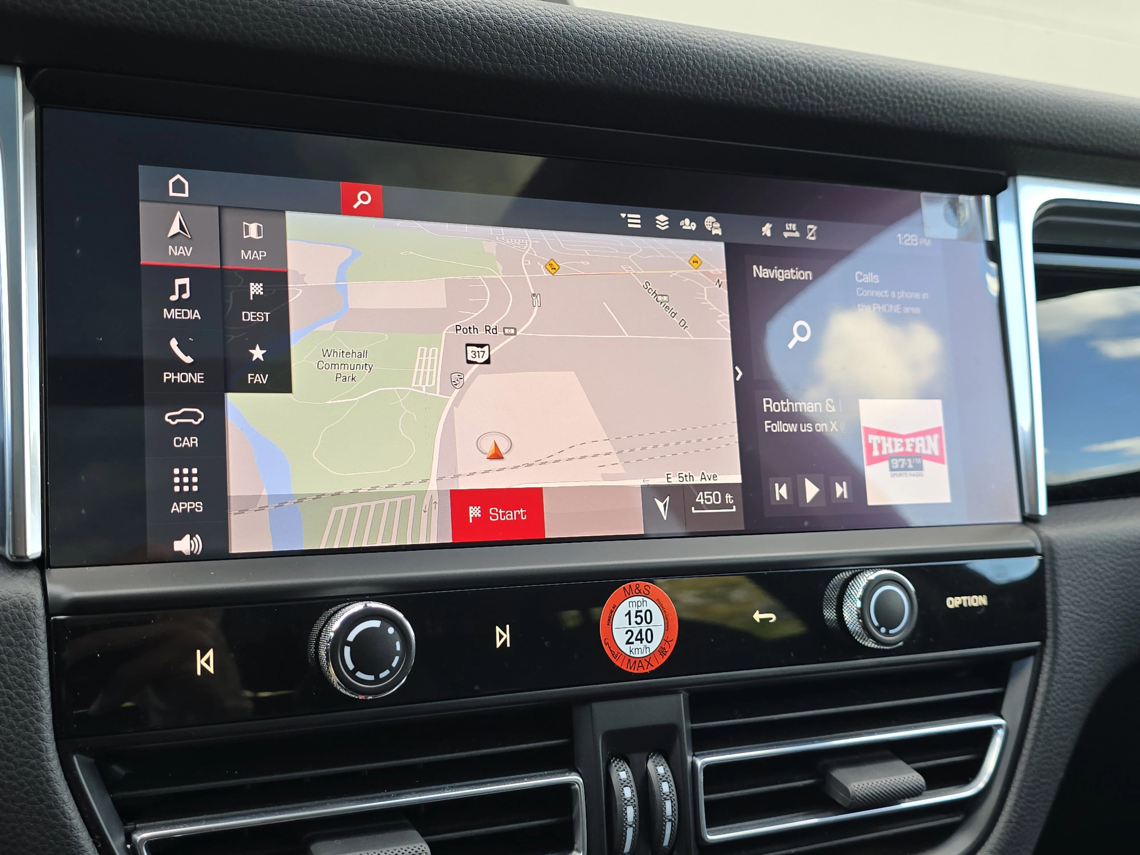 2025 Porsche Macan T - Photo 24
