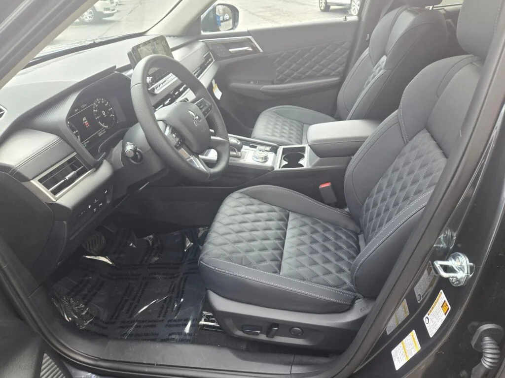2025 Mitsubishi Outlander Plug-in Hybrid SEL - Photo 17