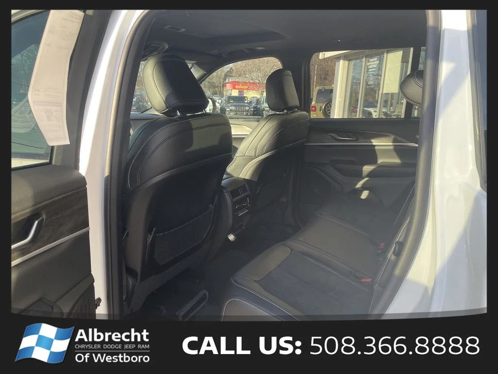 New 2026 Bright White Clear-Coat Exterior Paint Jeep Altitude image 11
