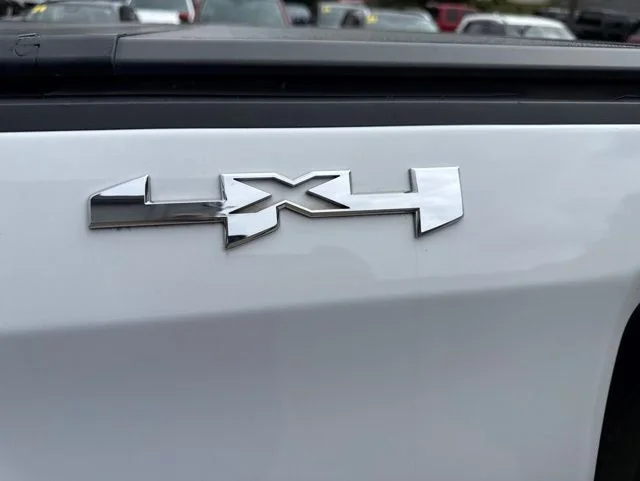 Used 2022 White GMC Elevation image 9
