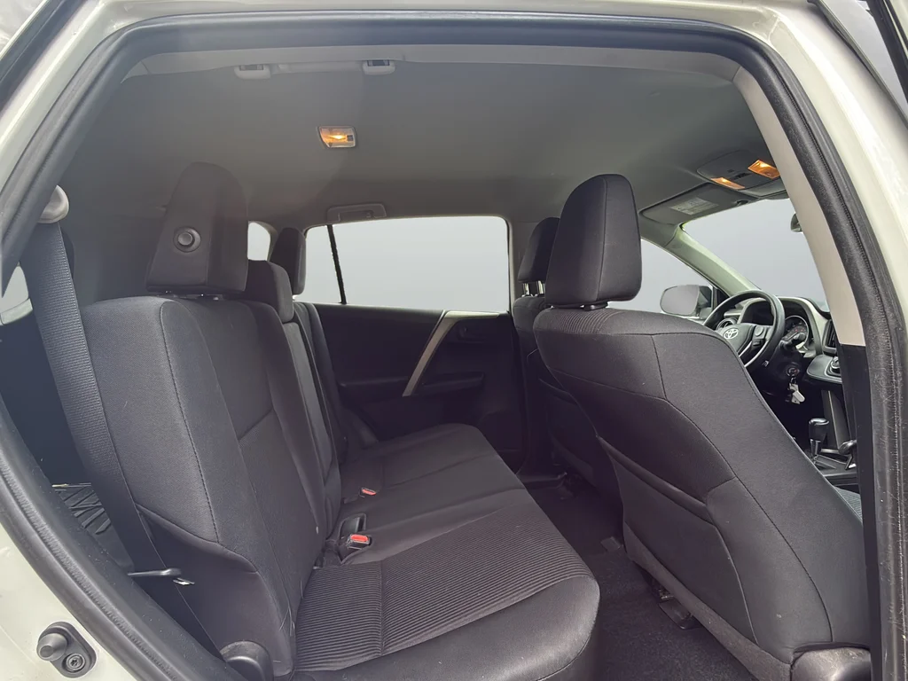 Used 2016 White Toyota LE image 10