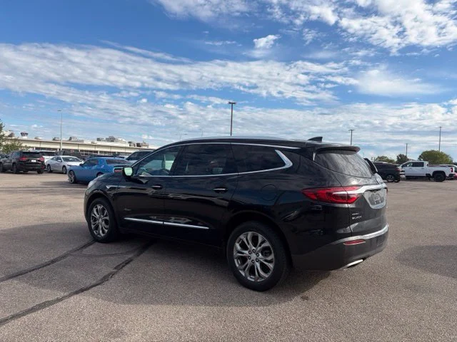 Used 2018 Includes Spectra Gray lower exterior accent color.) Buick Avenir image 5