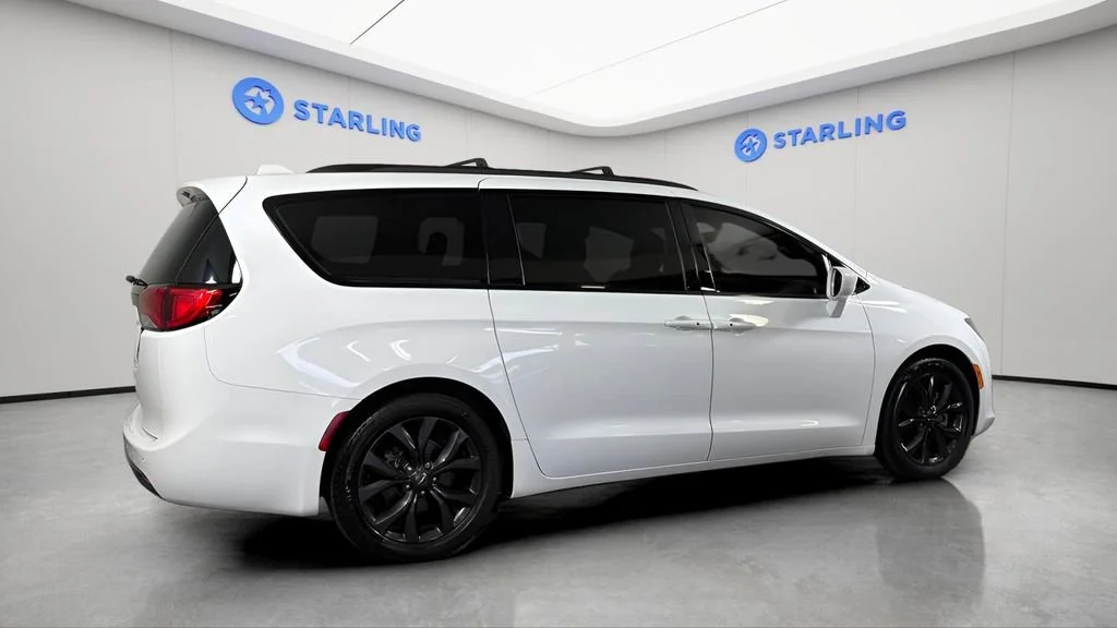 Used 2019 White Chrysler Touring Plus image 11