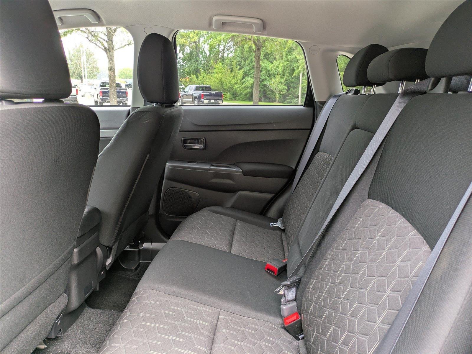 Used 2025  Mitsubishi S image 14