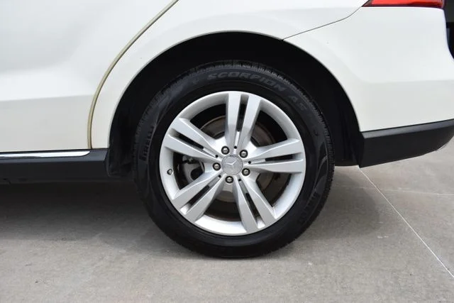 Used 2012 White Mercedes-Benz ML 350 image 8
