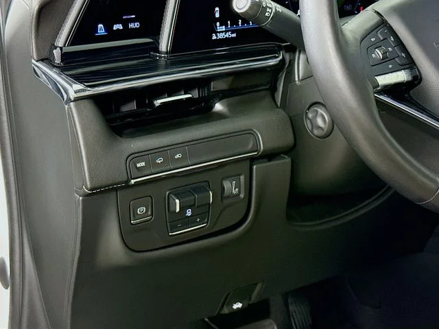 Used 2022 White Cadillac Sport image 10