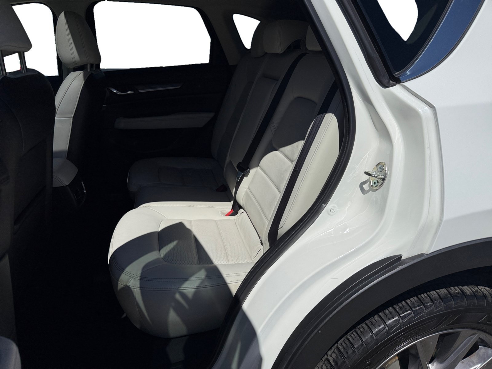 Used 2019 Snowflake White Pearl Mica Mazda Grand Touring image 16