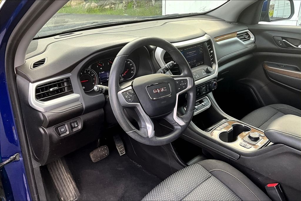 Used 2023 Ultra Blue Metallic GMC SLE image 8