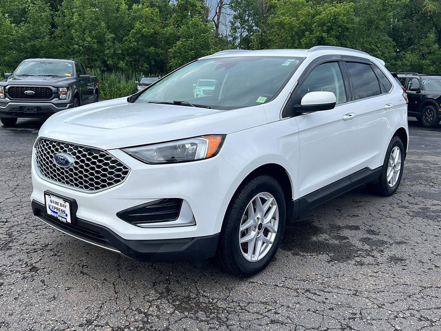 Used 2023 Oxford White Ford SEL image 13