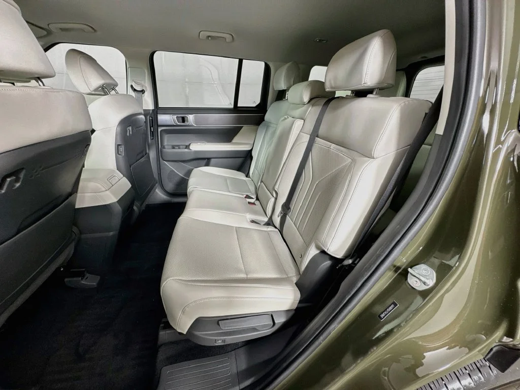 Used 2025 Green Hyundai SEL image 29