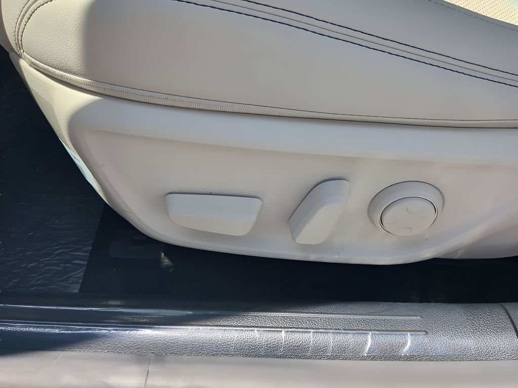 2026 GENESIS G70 Standard - Photo 16