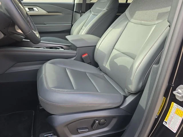 Used 2026 Agate Black Metallic Ford Active image 17