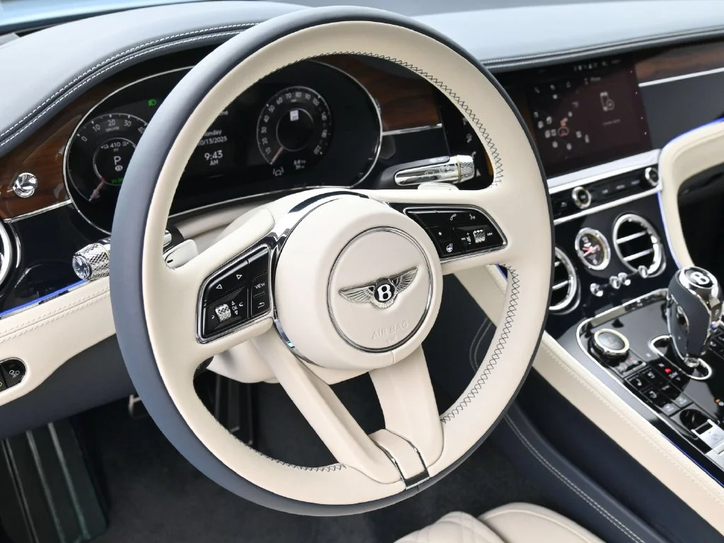 Used 2026  Bentley V8 image 10