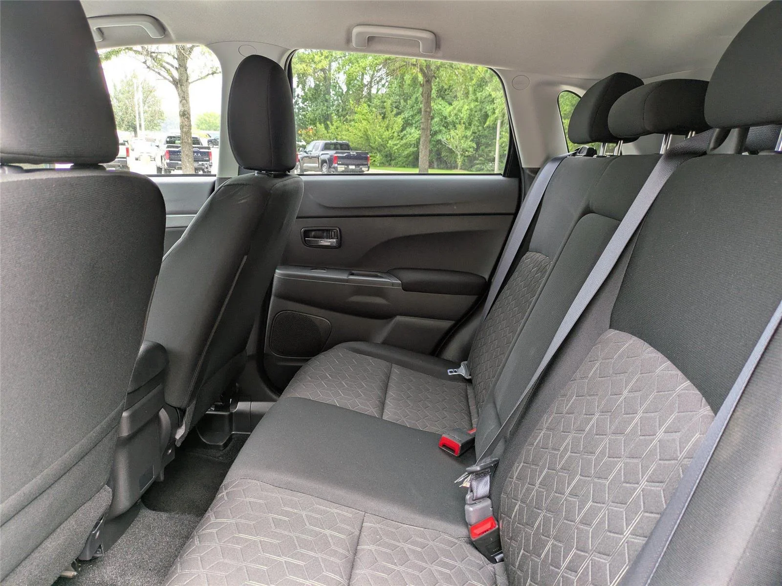 Used 2025  Mitsubishi S image 14