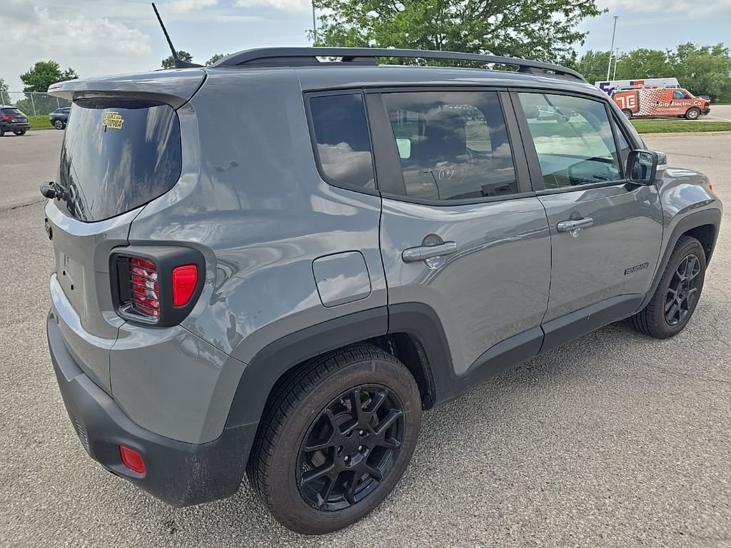 Used 2019 Gray Jeep Latitude image 7