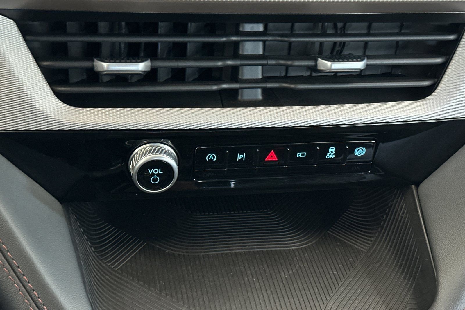Used 2025 White Ford Active image 22
