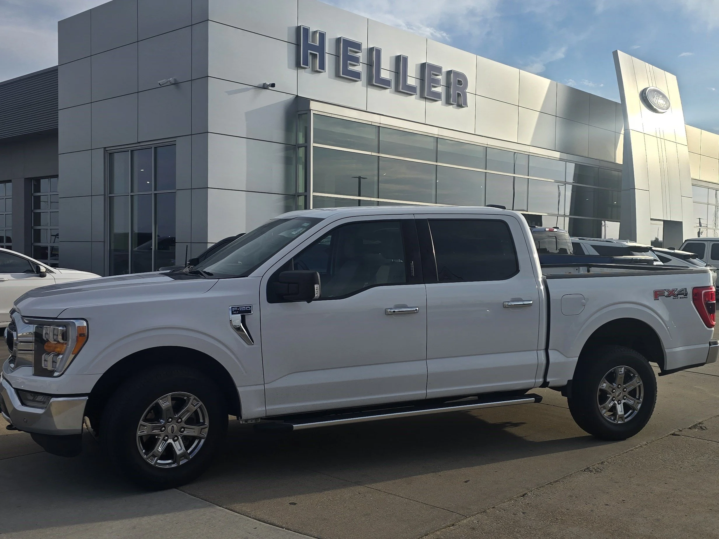 Used 2022 Oxford White Ford XLT image 3
