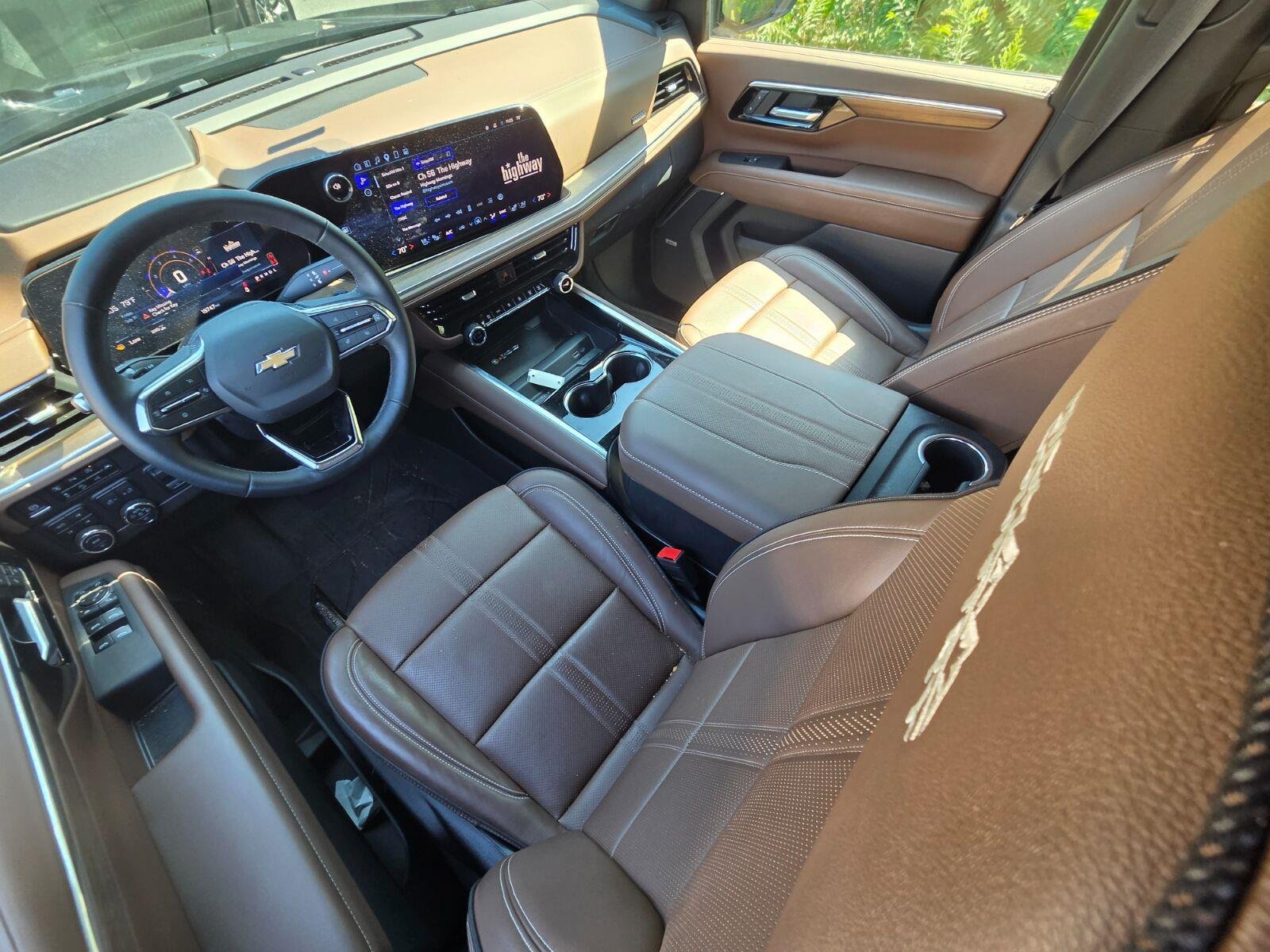 Used 2025 Black Chevrolet High Country image 9