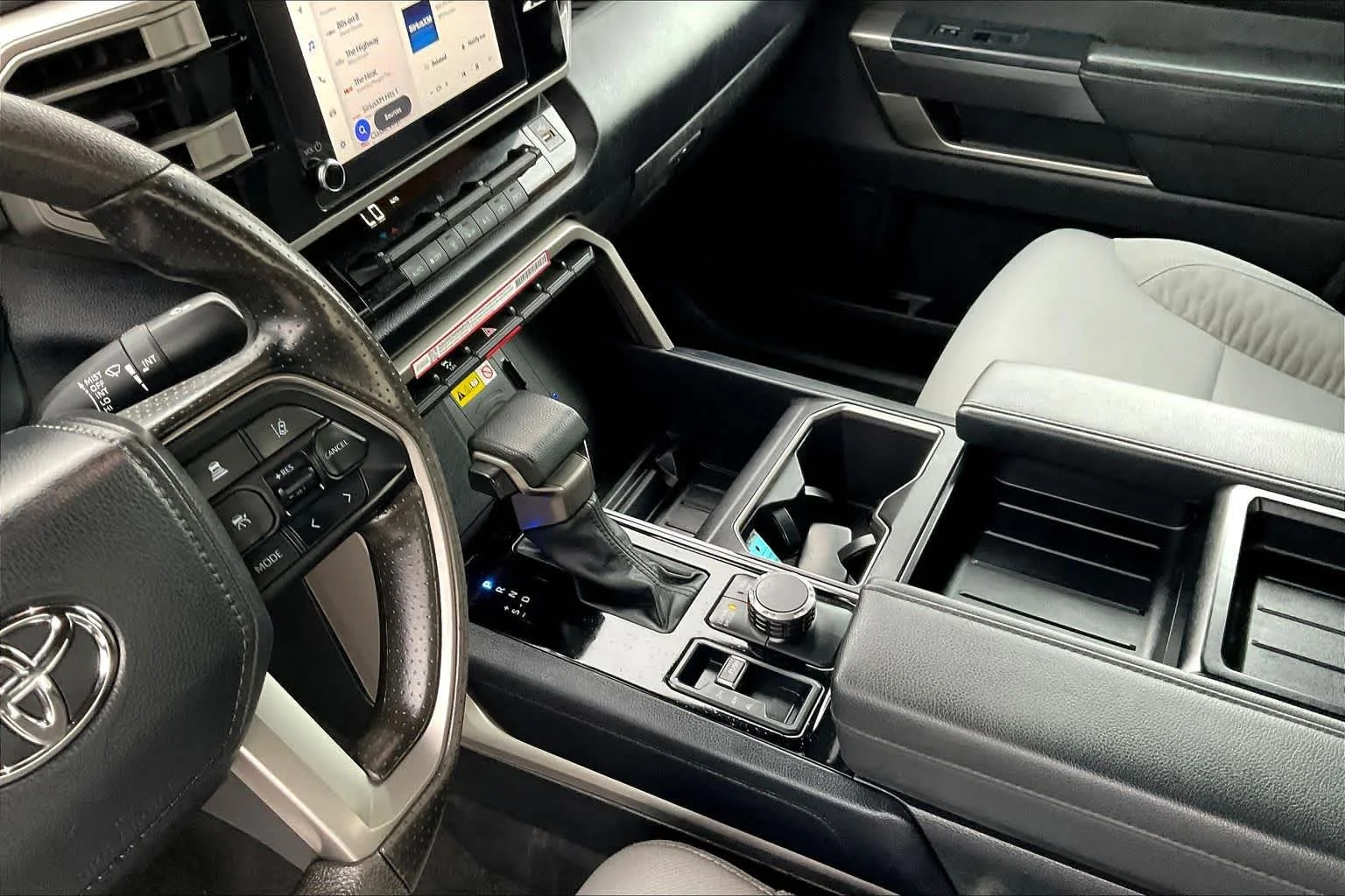 Used 2025 Ice Cap Toyota SR5 image 31