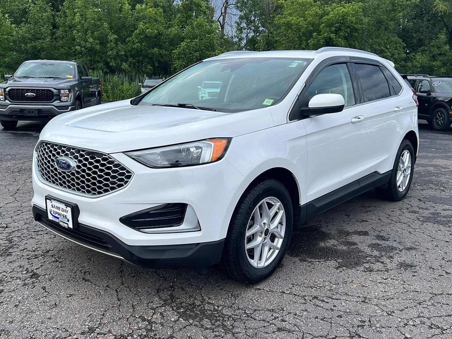 Used 2023 Oxford White Ford SEL image 13