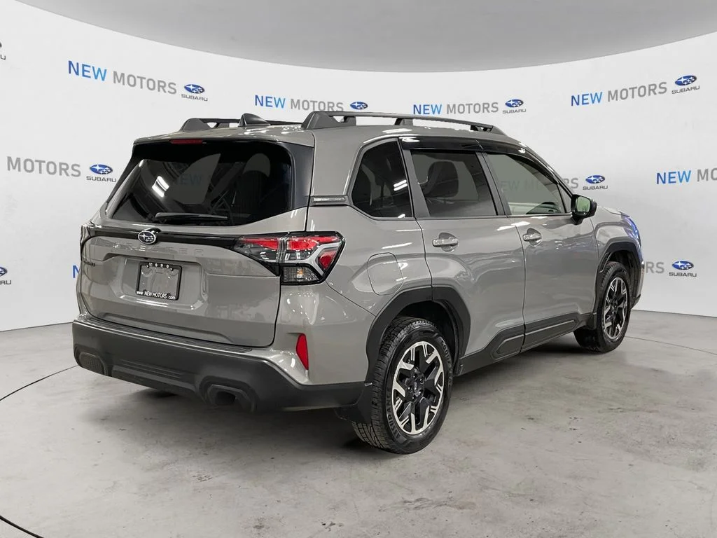 Used 2025 Pearl Subaru Premium image 5