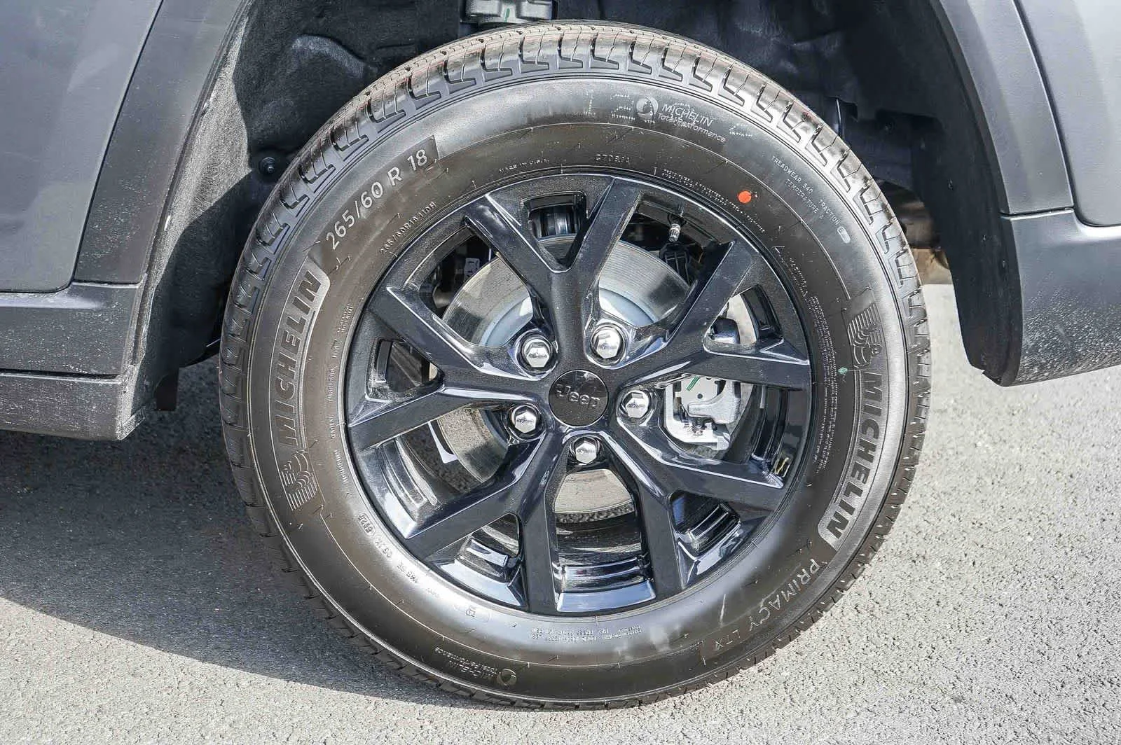 New 2026 Baltic Gray Metallic Clear-Coat Exterior Paint Jeep Laredo Altitude image 10