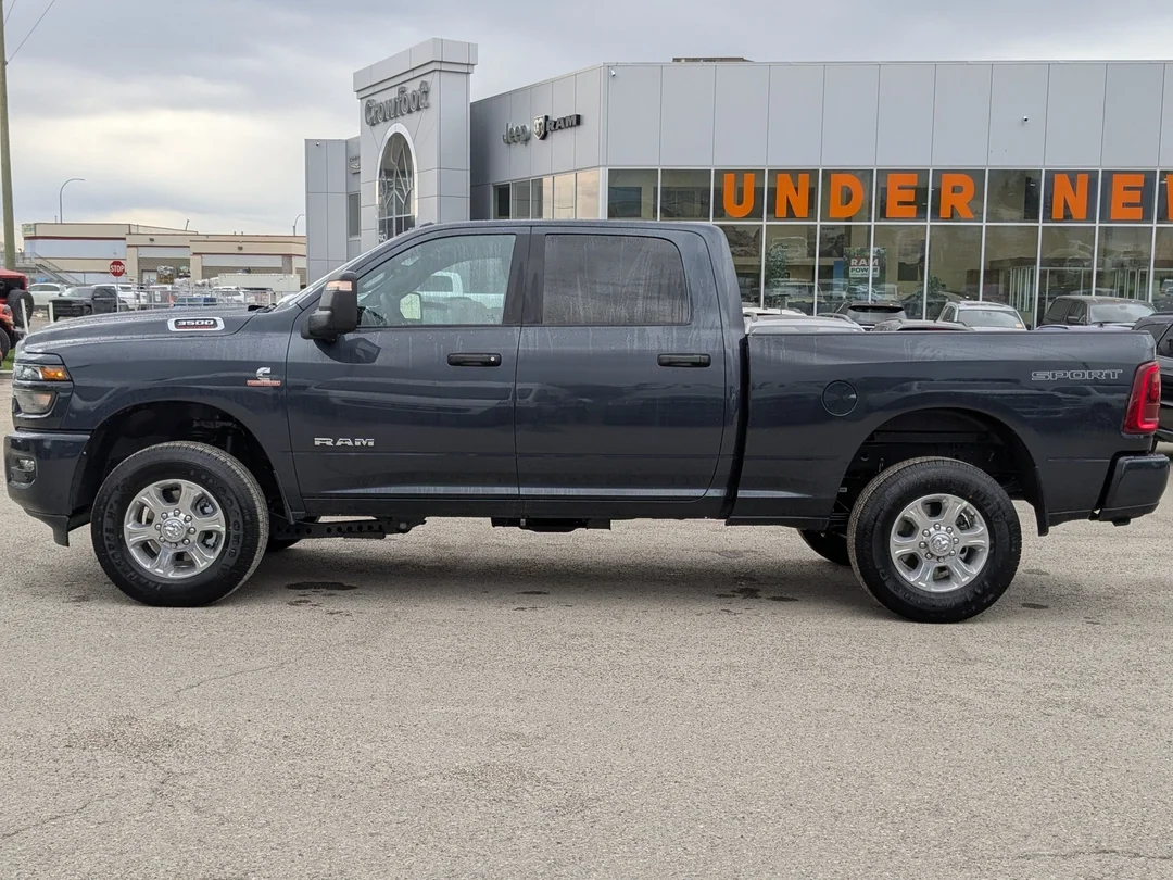 New 2026 Blue RAM Big Horn - - 4x4 - 6.7L HO Diesel - 5th Wheel/Gooseneck Prep - Sport App Pkg - Nav & More! image 5