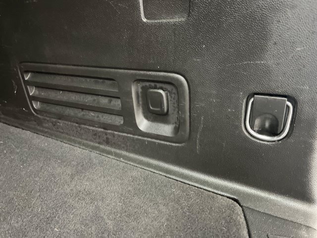 Used 2023 Summit White Chevrolet LT Cloth image 31