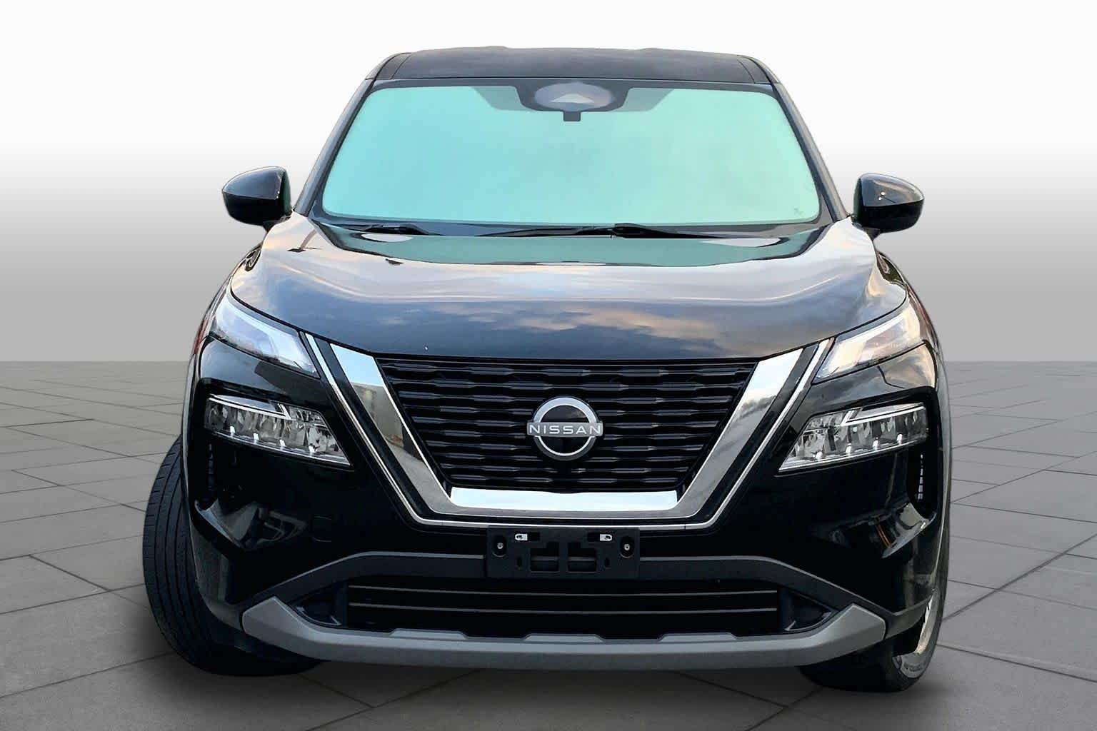 Used 2023 Super Black Nissan SV image 4