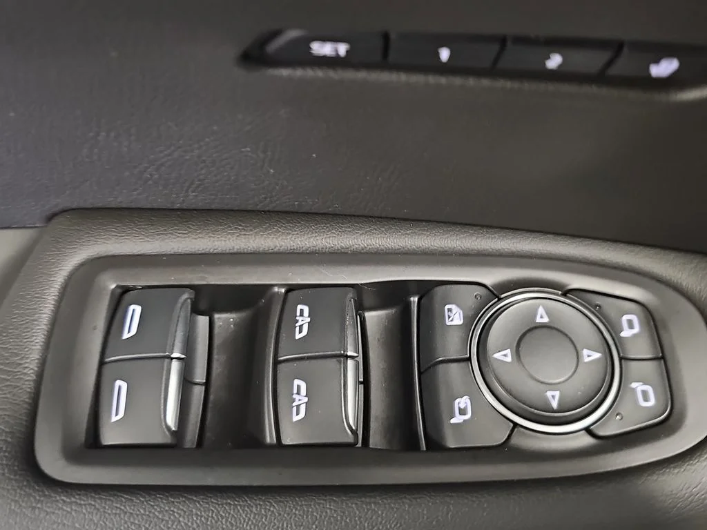 Used 2020 White Cadillac Sport image 28