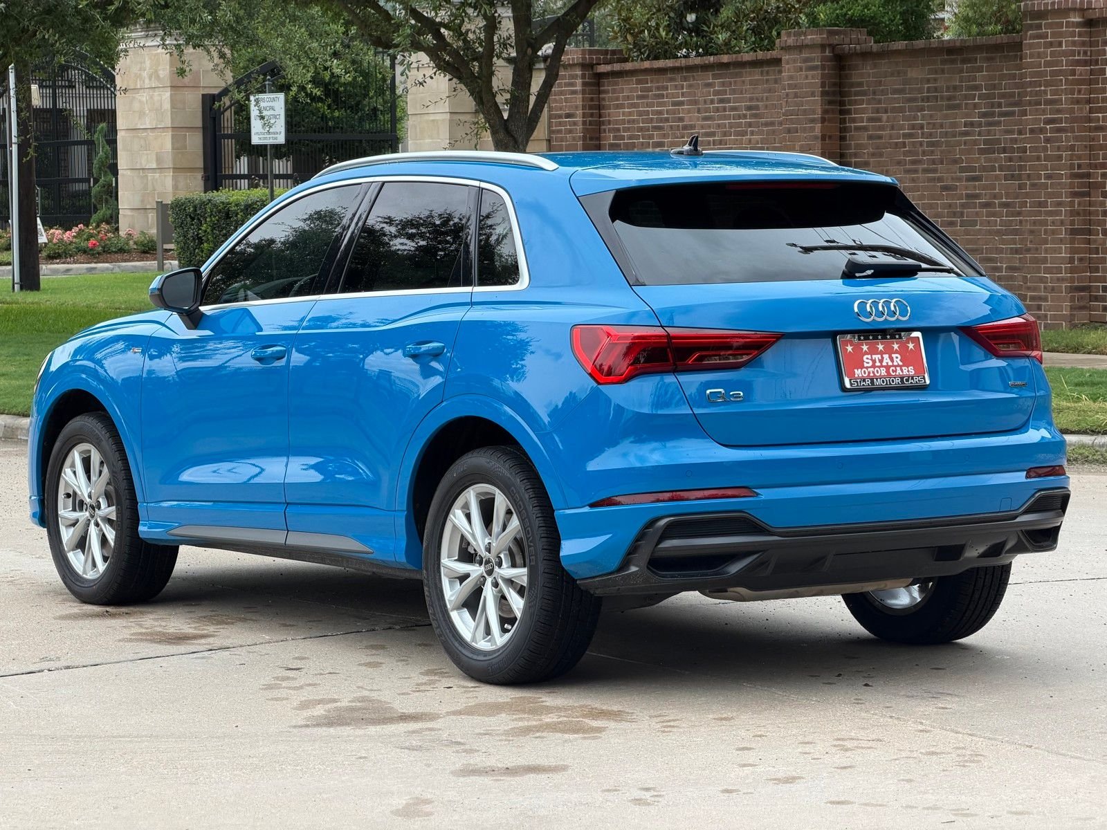 Used 2022 Blue Audi  image 15