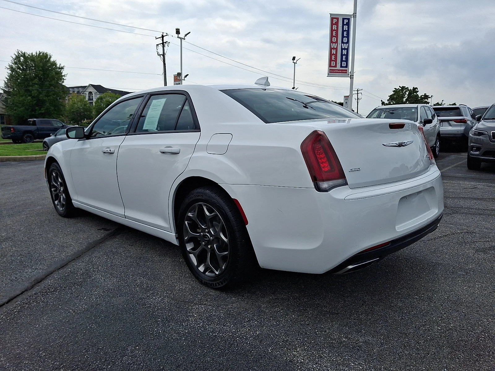Used 2015 Bright White Clearcoat Chrysler 300S image 4