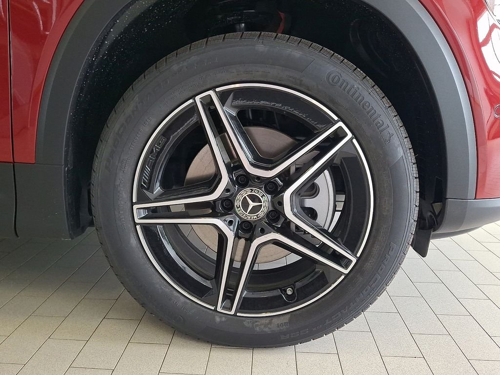New 2026 MANUFAKTUR Patagonia Red Metallic Mercedes-Benz GLB 250 image 5