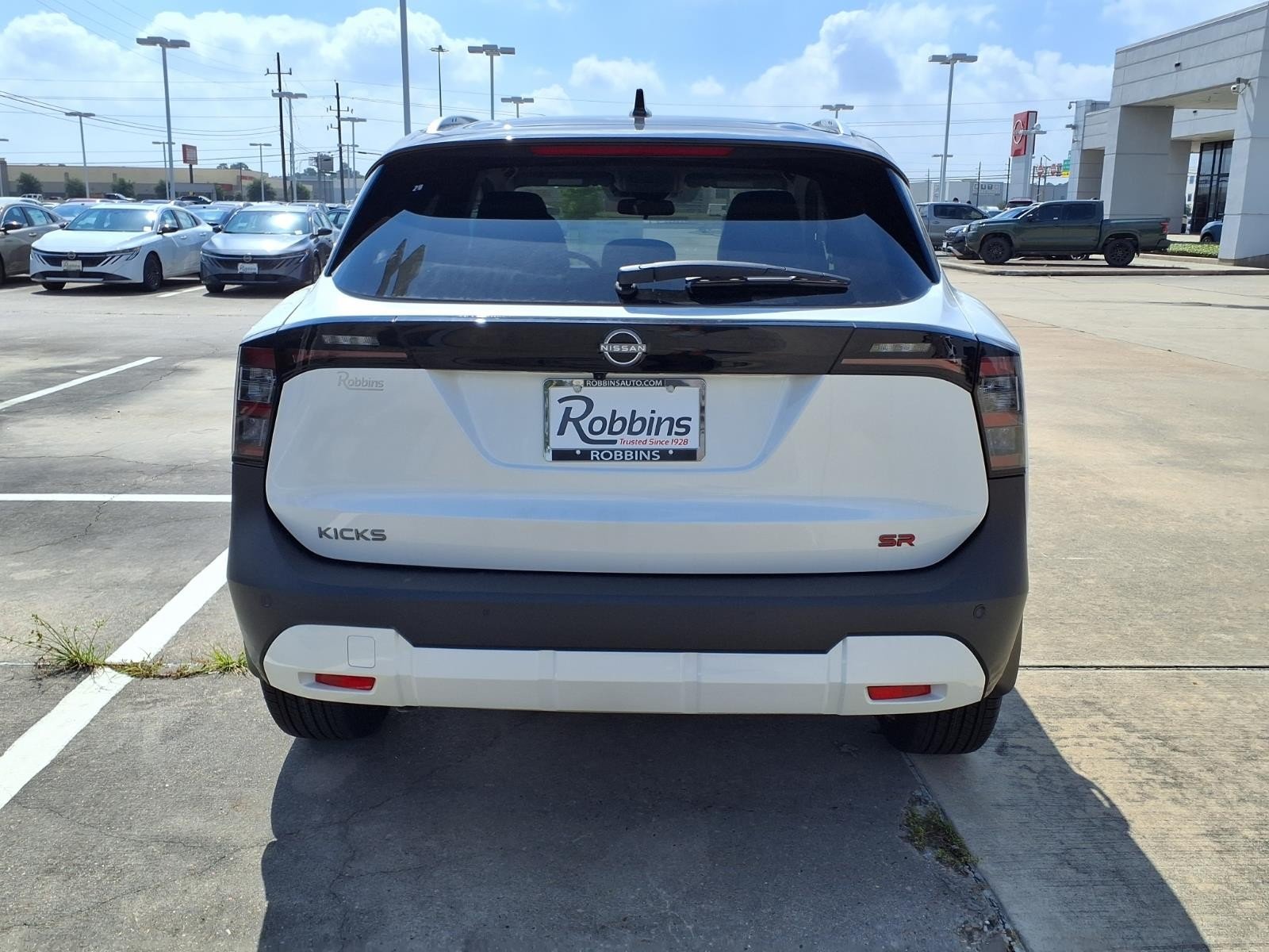 New 2026 Aspen White TriCoat / Super Black Two-tone Nissan SR image 5