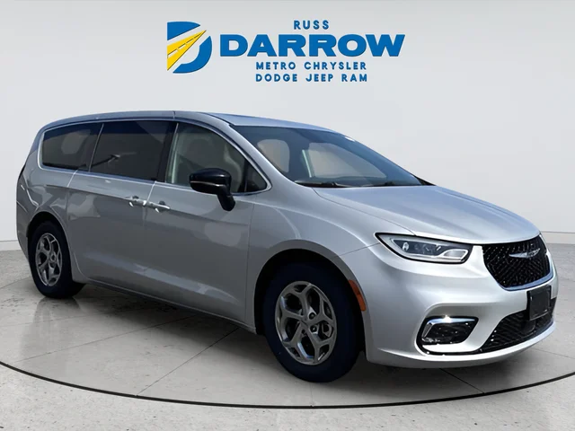 Used 2024 Silver Chrysler Limited image 7