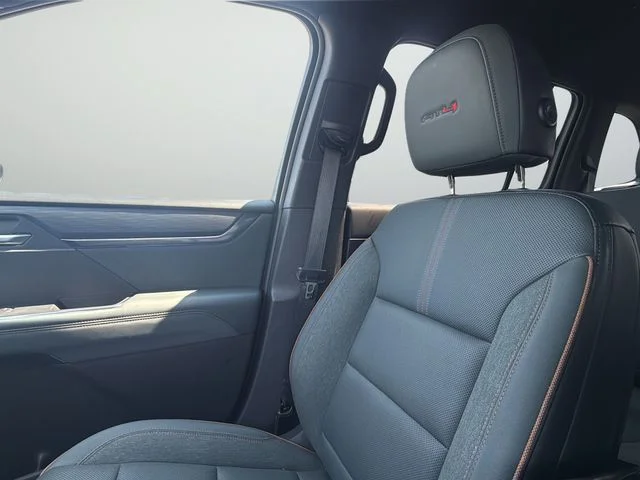 Used 2025 White GMC AT4 image 35