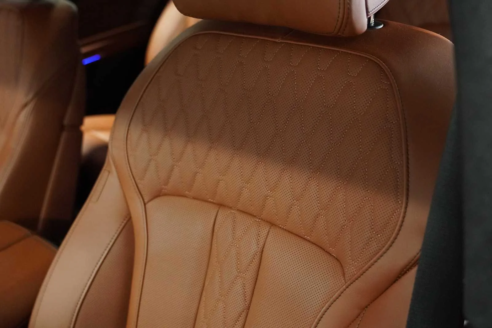 Certified Used 2025 Ametrin Metallic BMW M60i image 13
