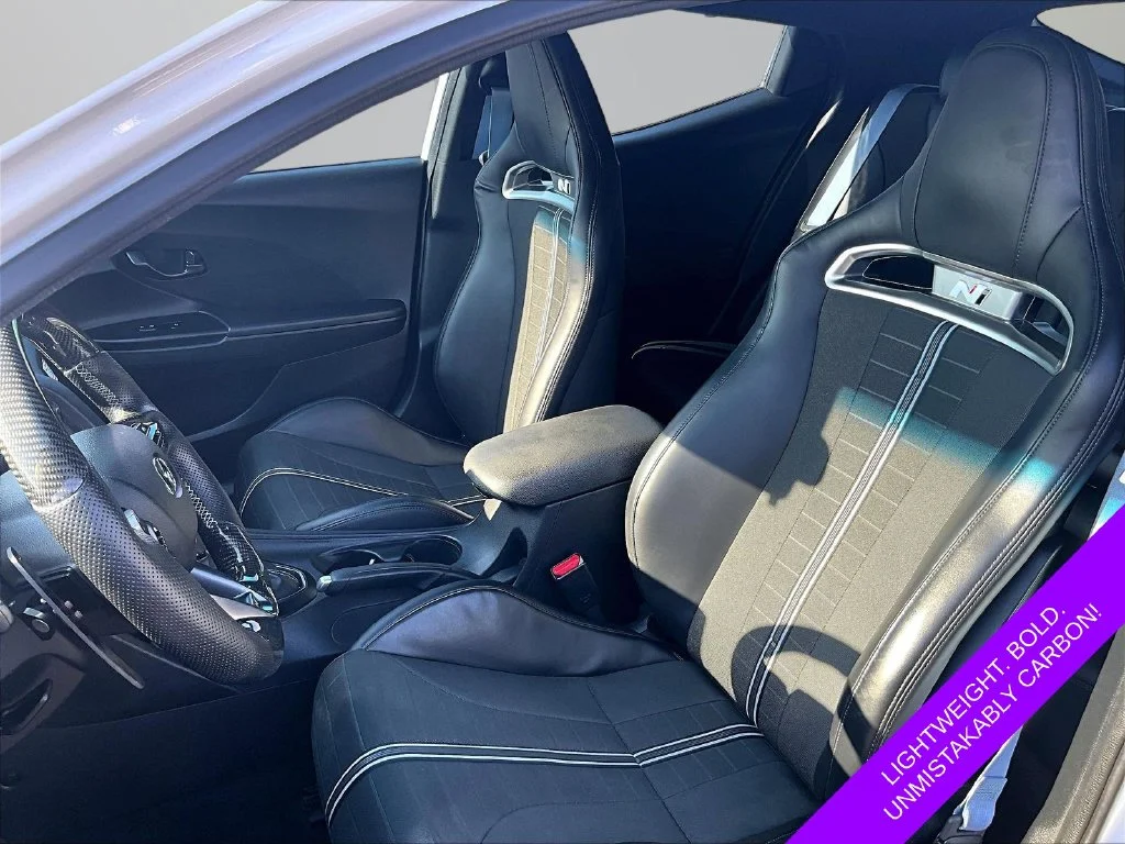 Used 2022 White Hyundai Base image 23