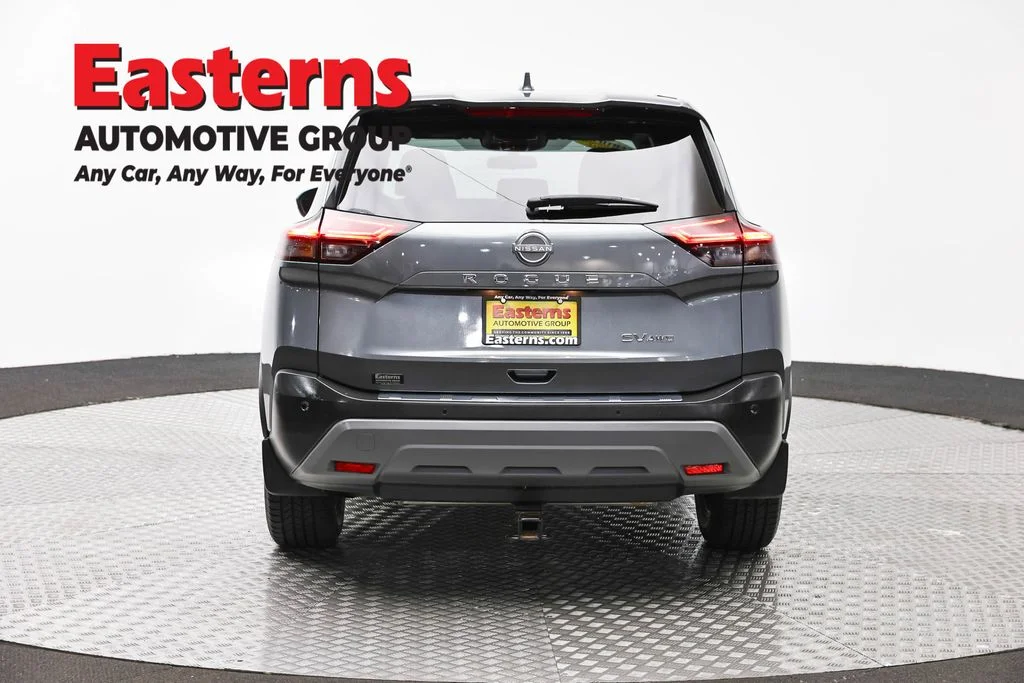 Used 2023 Gray Nissan SV image 6