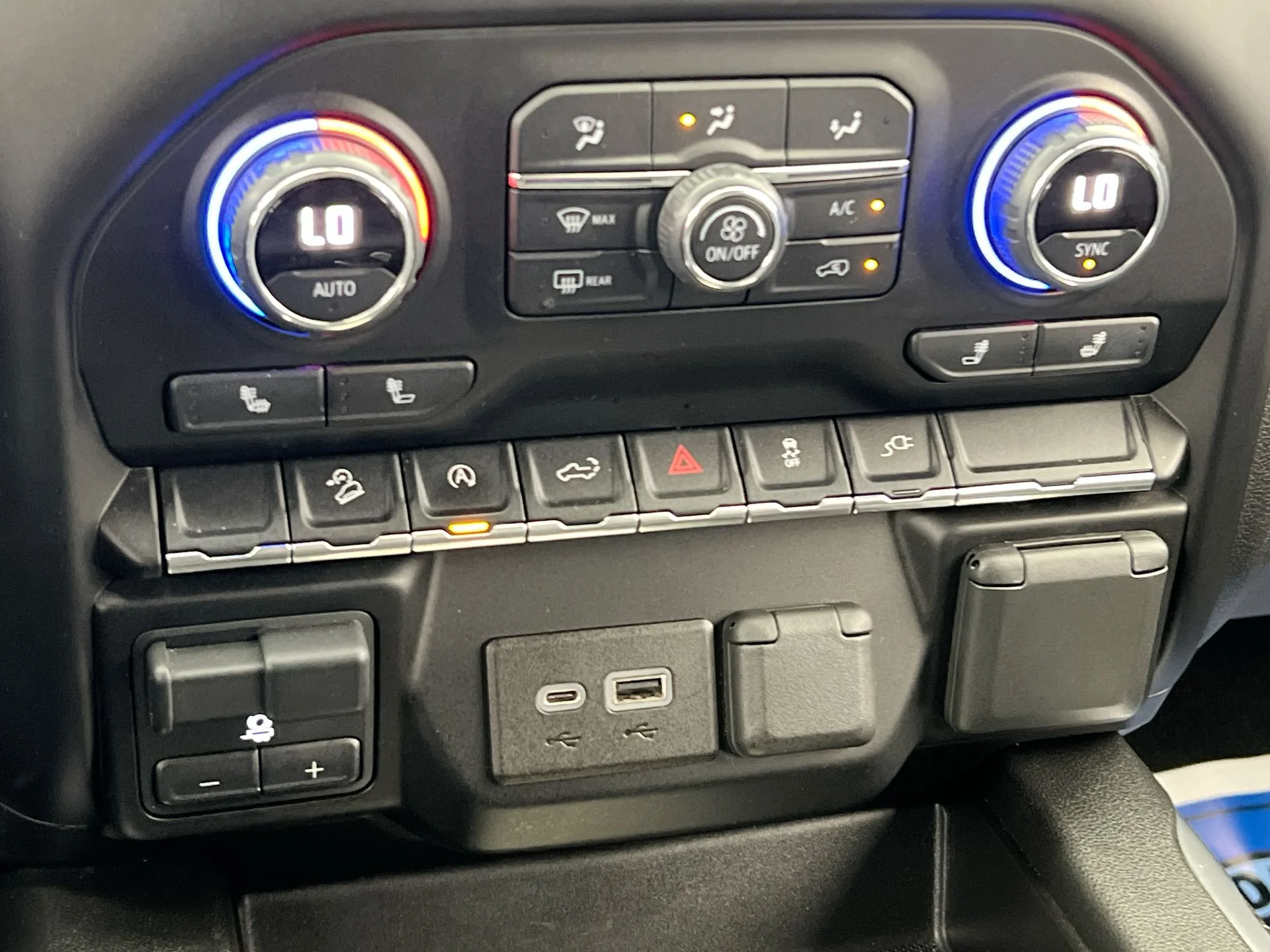 2021 Chevrolet Silverado 1500 RST - Photo 24