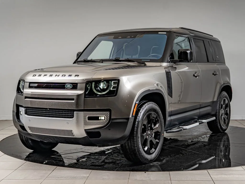 2023 Land Rover Defender SE's photo