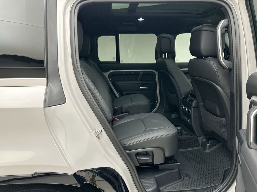 New 2026 Borasco Grey Metallic Land Rover X-Dynamic SE image 15