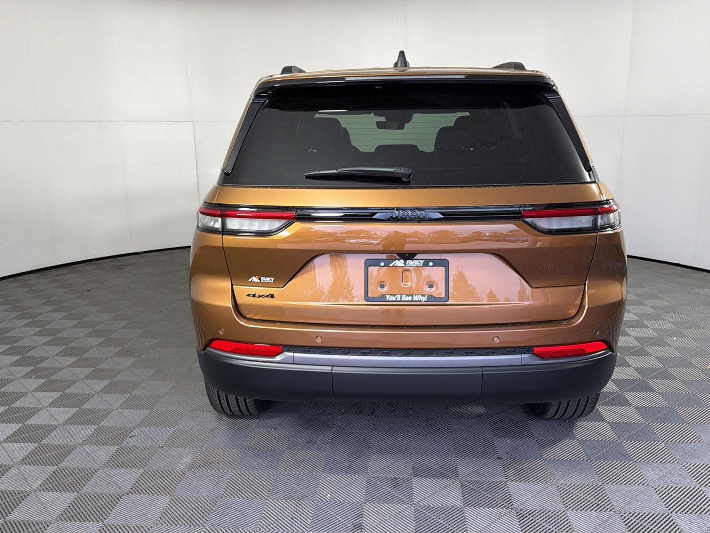 New 2026 Copper Shino Metallic Clear-Coat Exterior Paint Jeep Limited image 5