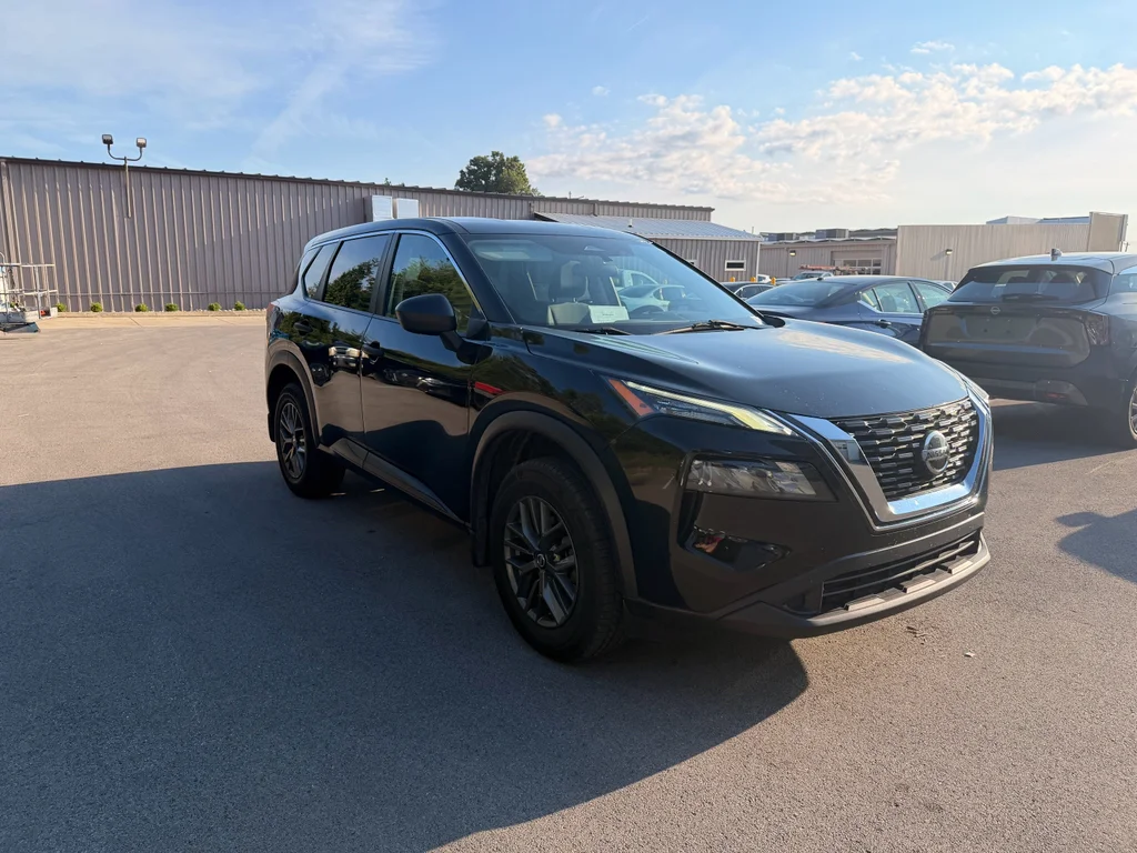 Used 2021 Super Black Nissan S image 3