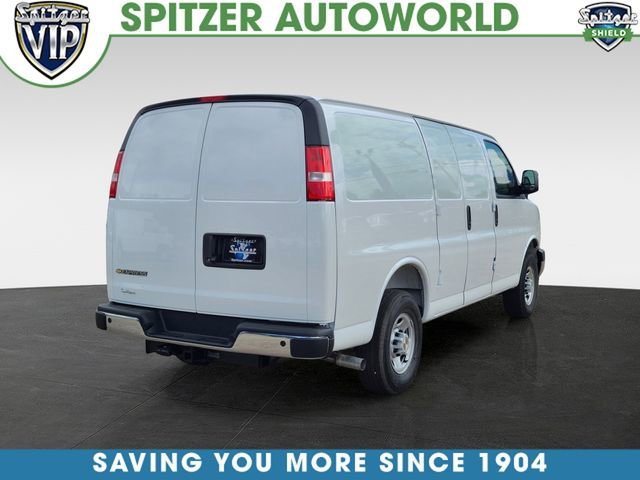 New 2025 Summit White Chevrolet WT image 5