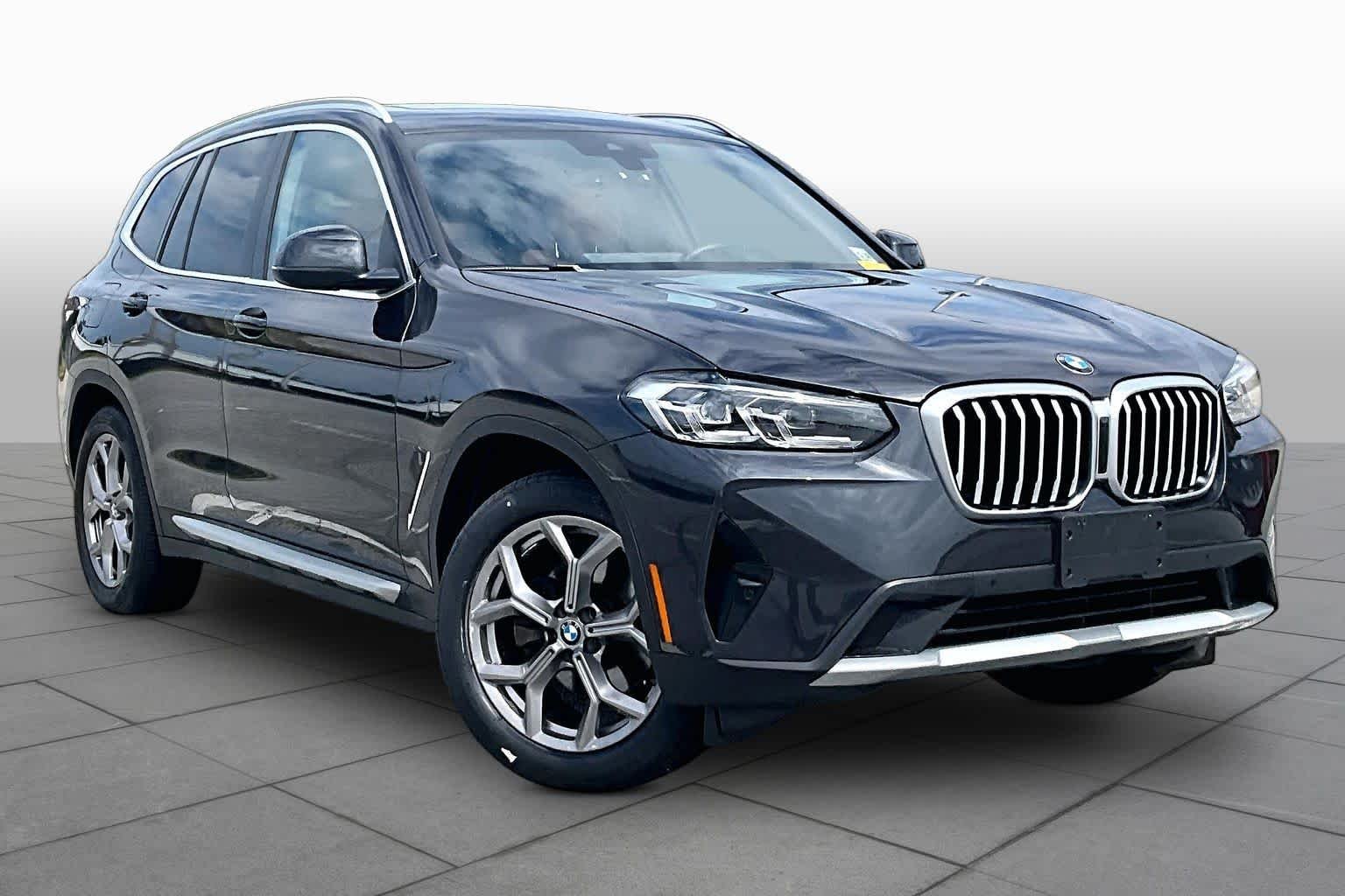 Used 2023 Dark Graphite Metallic BMW xDrive30i image 3