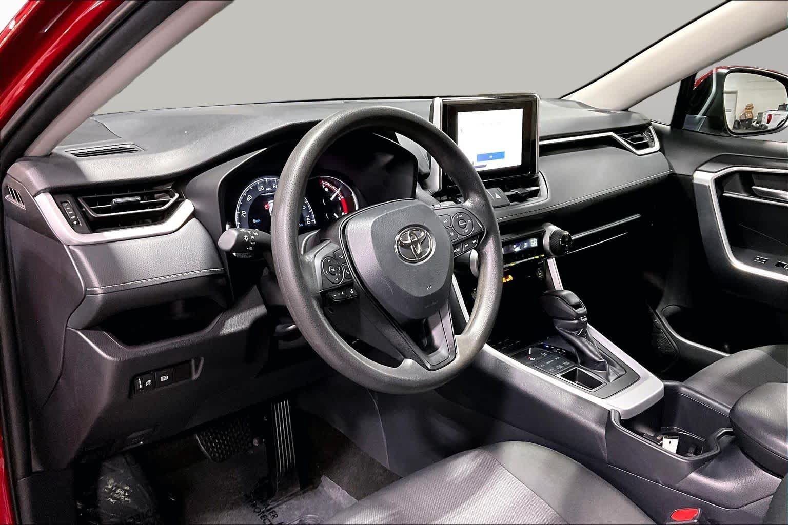 Used 2025 Ruby Flare Pearl Toyota XLE image 18