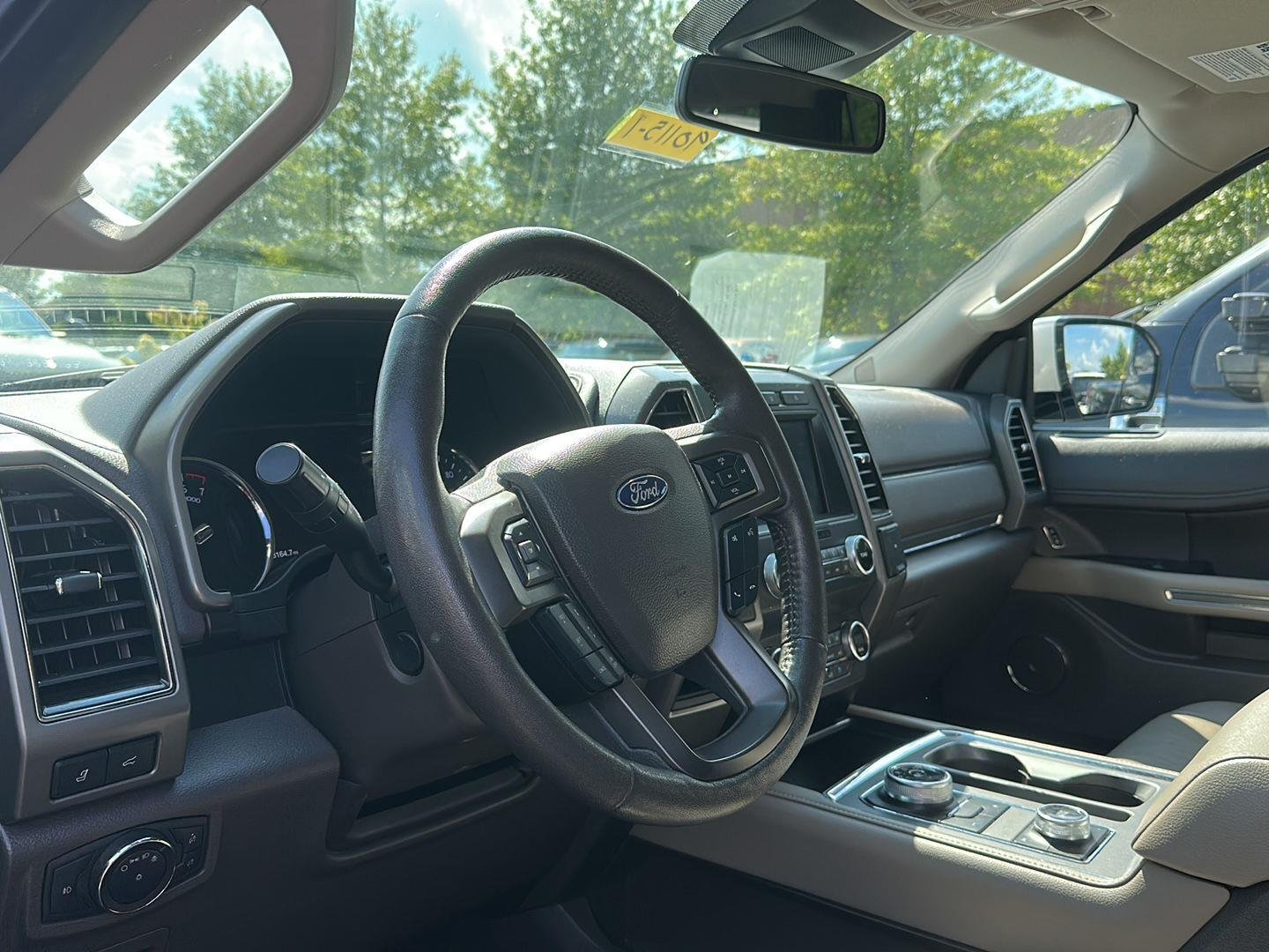 Used 2019 White Platinum Tri-Coat Metallic Ford XLT image 2