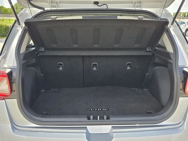 Used 2025 Silver Hyundai SE image 13